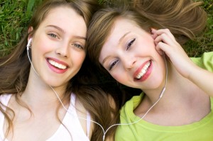 young-girls-headphones