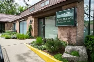 Comfortable modern dental office serving the Chicagoland area.